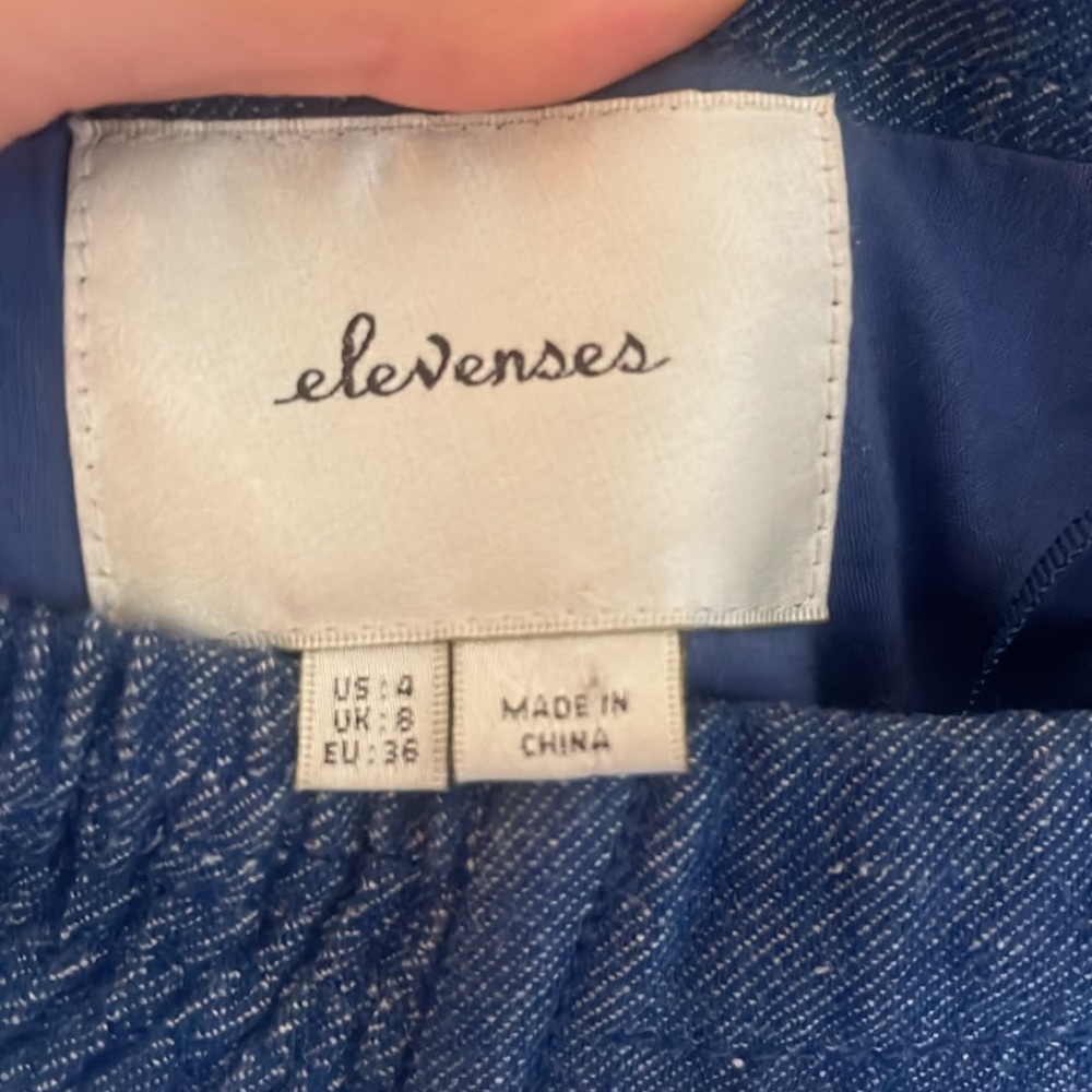 Anthropologie Elevenses
Sharlene Denim Chambray
Jumpsuit Miley Cyrus Size 4 - Picture 8 of 8